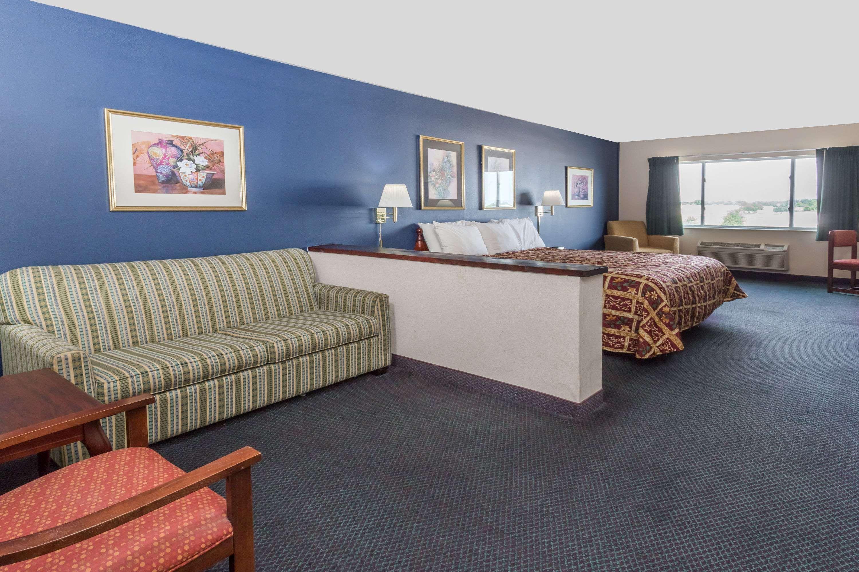 Days Inn & Suites By Wyndham Of Morris Buitenkant foto