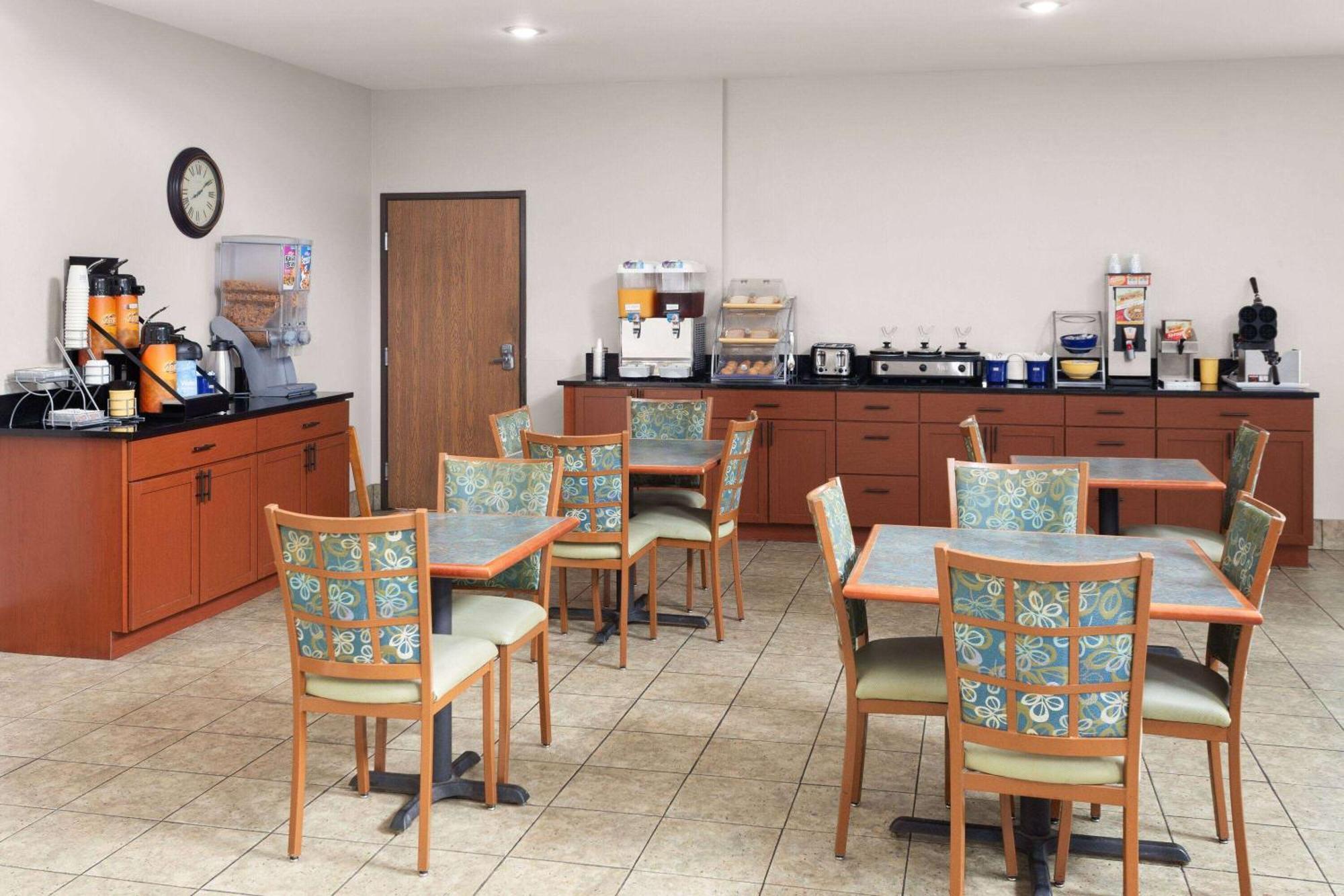 Days Inn & Suites By Wyndham Of Morris Buitenkant foto