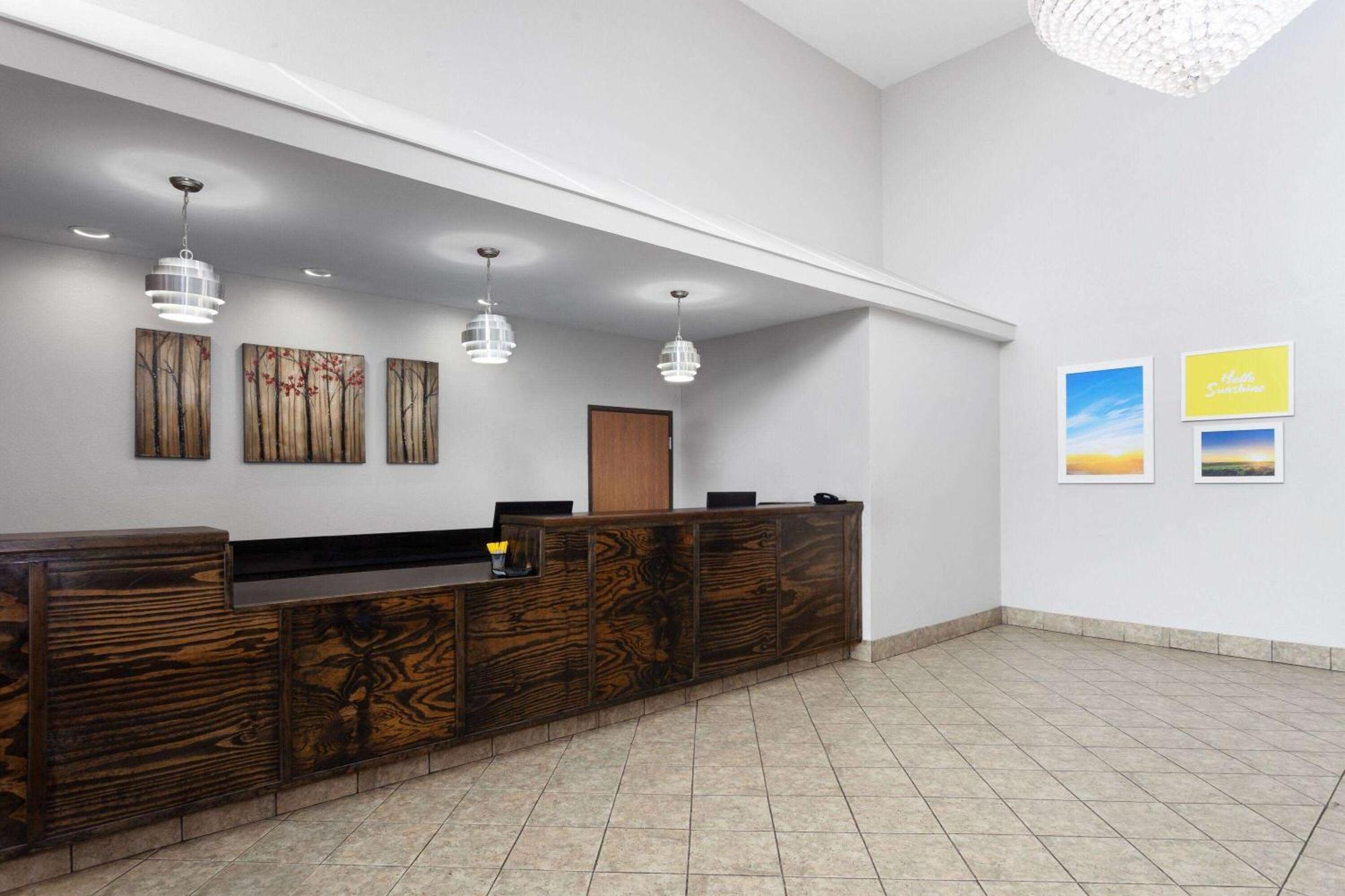 Days Inn & Suites By Wyndham Of Morris Buitenkant foto